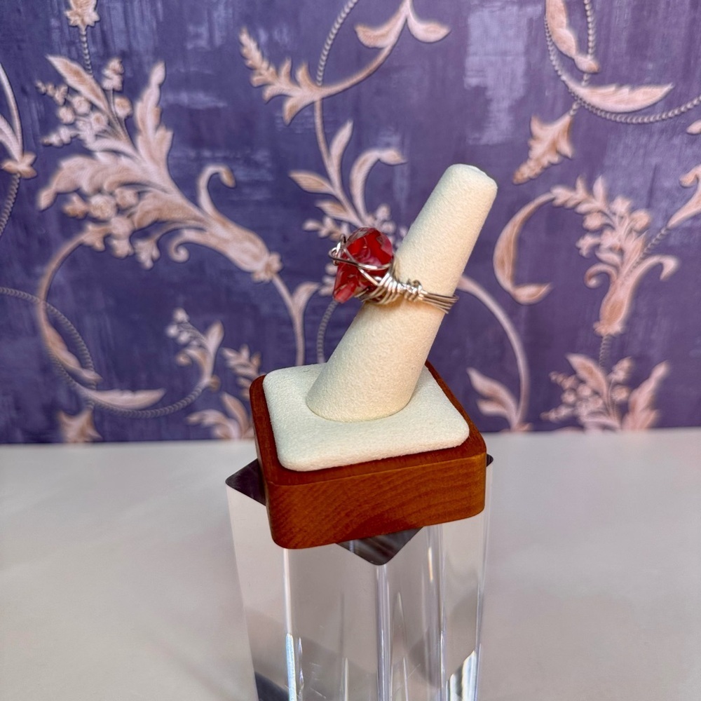 Vintage Estate Red Glass and Silver Toned Wire Ring Size 6 Lot D68 - Picture 2 of 8